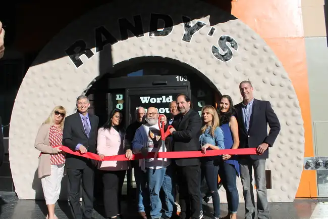 Chamber Welcomes Randy\'s Donuts to Hollywood